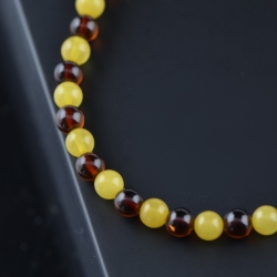 Round amber beads bracelet